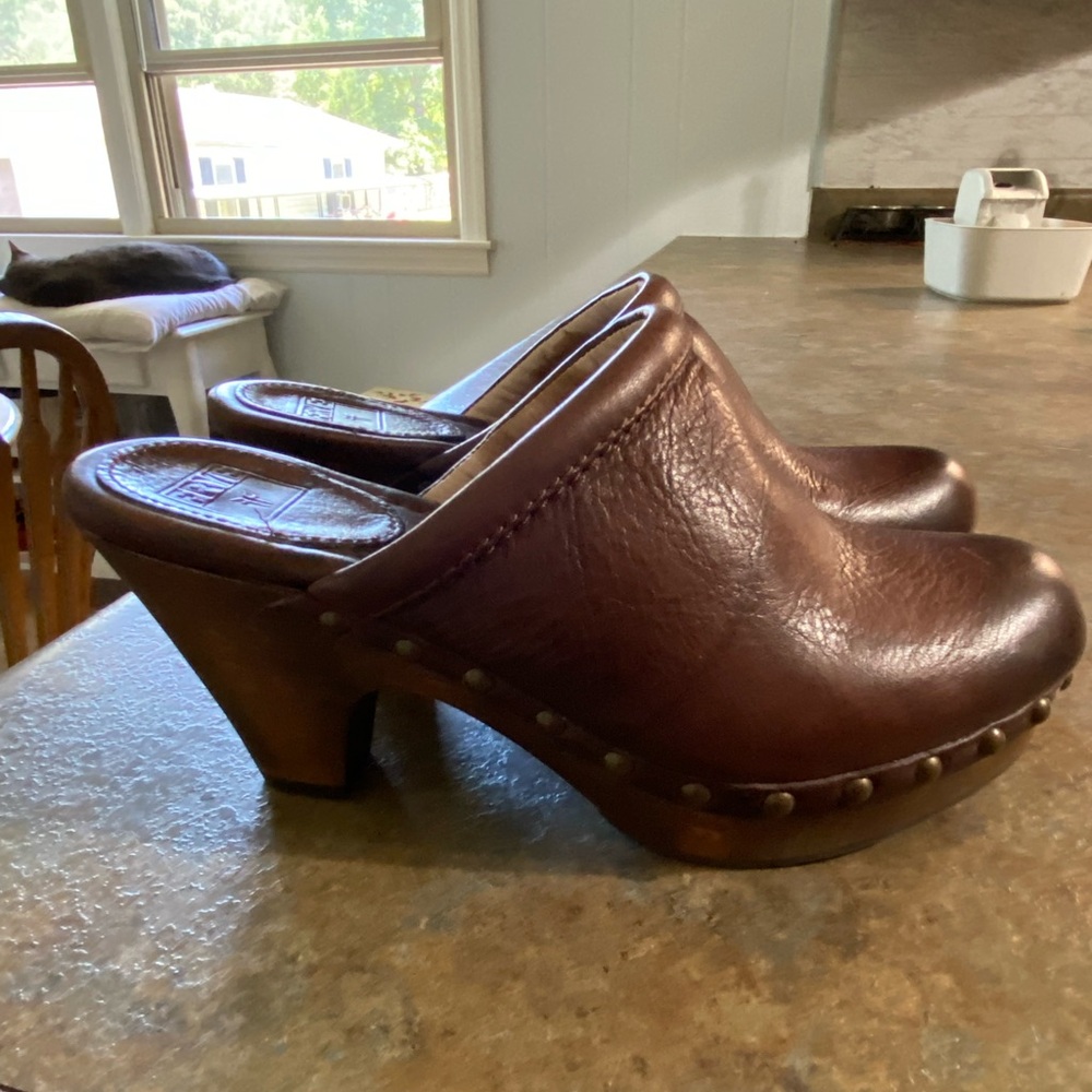 Frye clogs